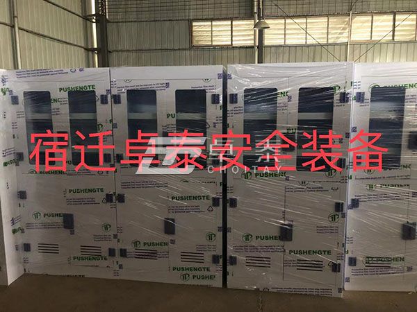 85臺耐酸堿PP藥品柜發(fā)往成都某高校